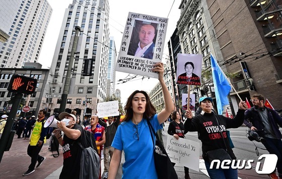 [사진] APEC 열리는 샌프란시스코의 티벳, 위구르 시위대