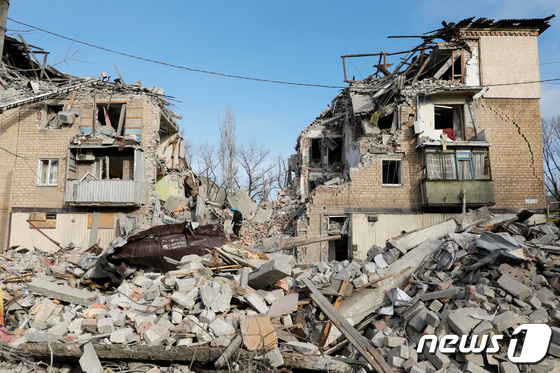 [사진] 러 미사일 포격 받아 쑥대밭 된 도네츠크의 주택