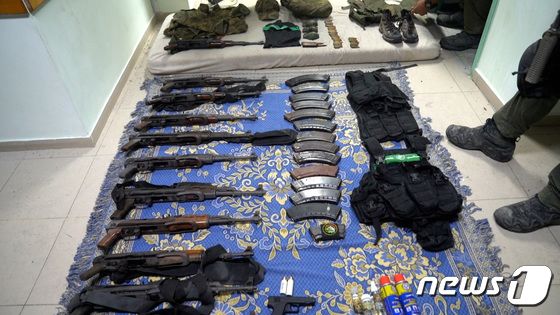 [사진] 이스라엘 군이 가자 알 시파 병원서 찾은 무기들
