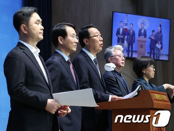 민주 비명계, '원칙과 상식' 출범 기자회견