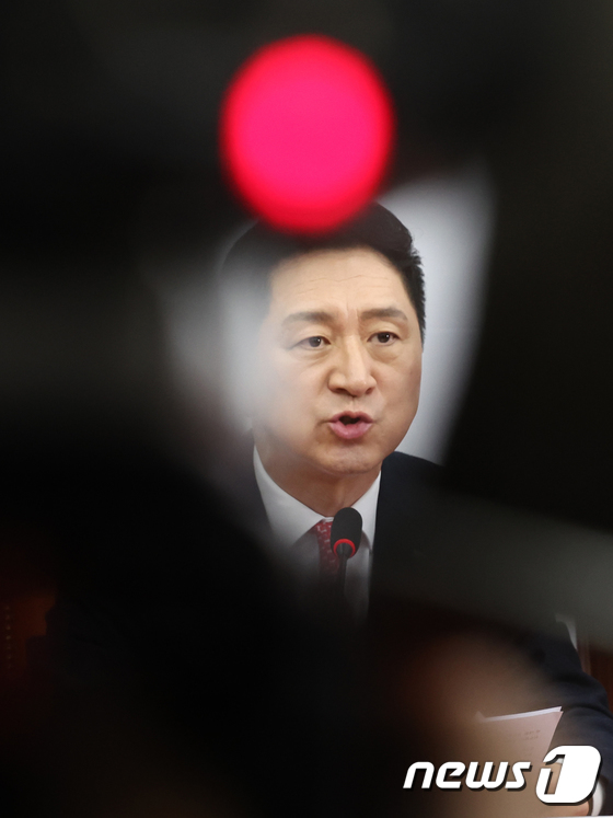 최고위서 발언하는 김기현 대표