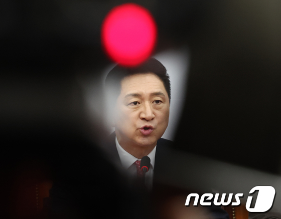 최고위서 발언하는 김기현 대표