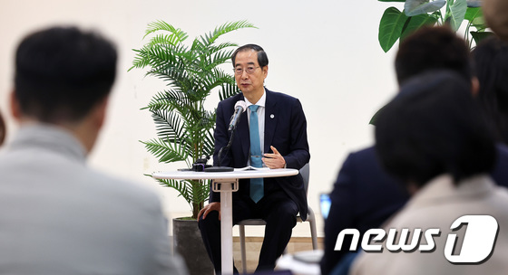 한덕수 총리, 출입기자단 백브리핑