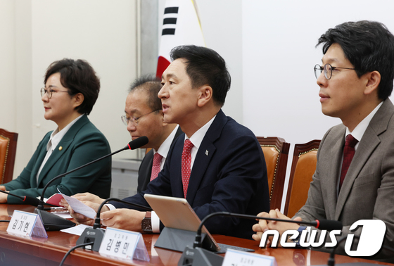 김기현 "당 대표의 처신은 당 대표가 알아서 결단"