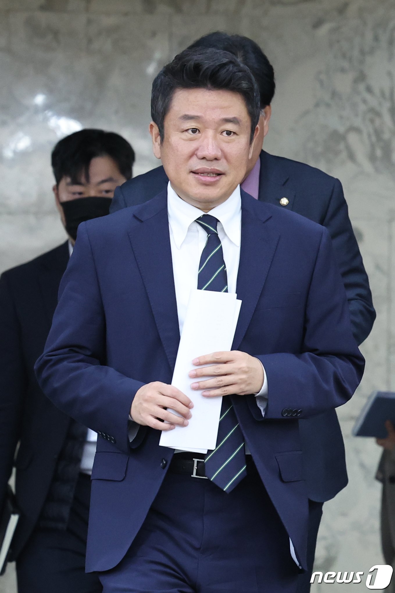 본문 이미지 - 유의동 국민의힘 정책위의장이 16일 오전 서울 여의도 국회에서 열린 투자자 신뢰 회복을 위한 공매도 제도개선방향 민·당·정협의회에 참석하고 있다. 2023.11.16/뉴스1 ⓒ News1 황기선 기자