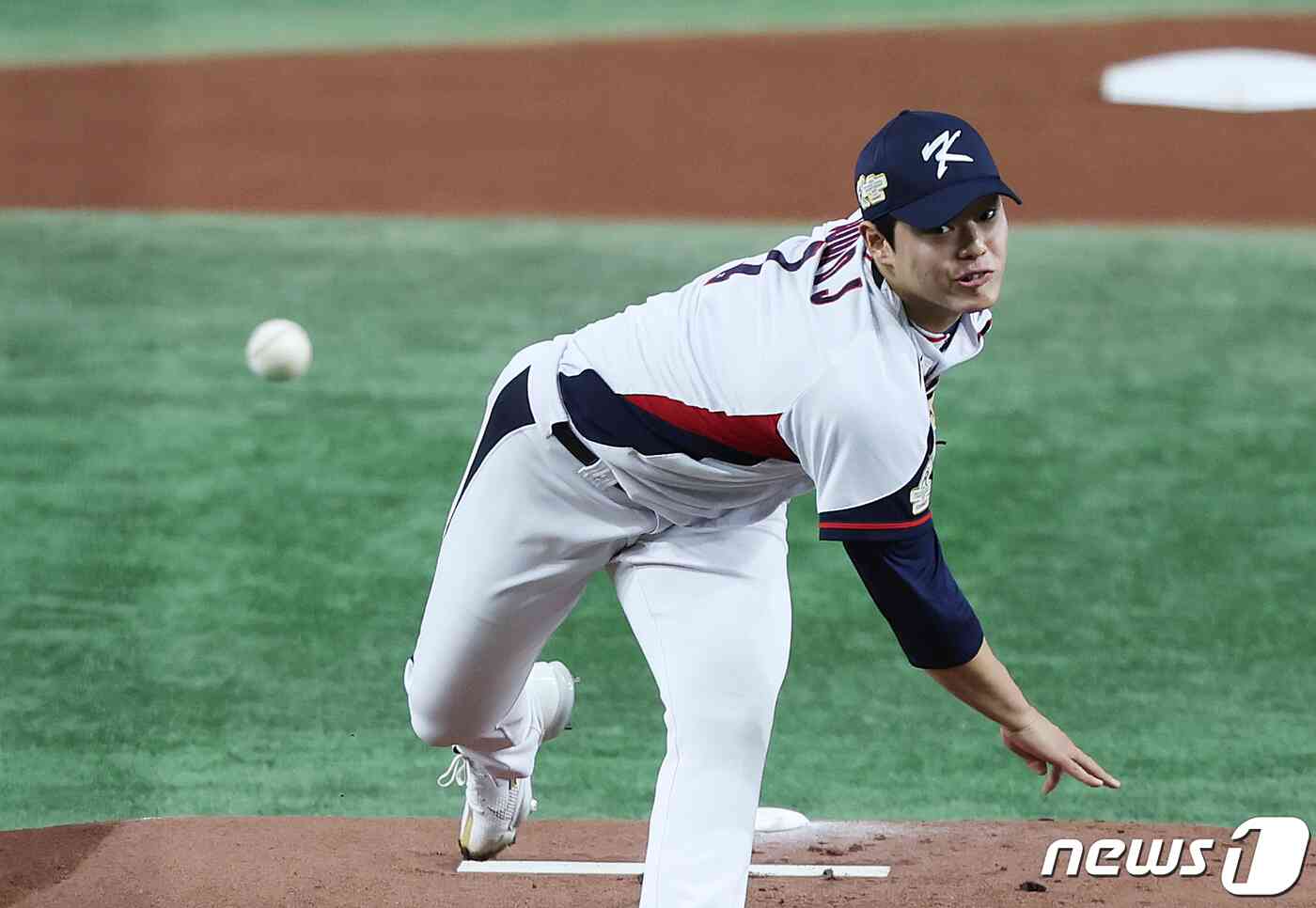 16일 오후 일본 도쿄돔에서 열린 '2023 아시아프로야구챔피언십(APBC)' 대한민국과 호주의 경기에서 선발 투수로 나선 문동주가 역투하고 있다. 2023.11.16/뉴스1 © News1 이재명 기자