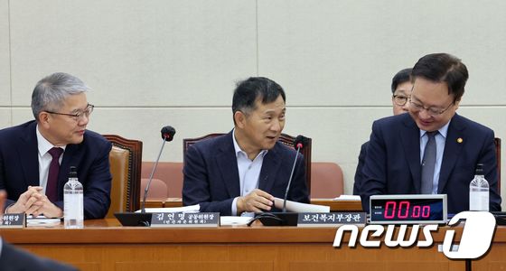 민간자문위 공동위원장과 대화 나누는 조규홍 장관 