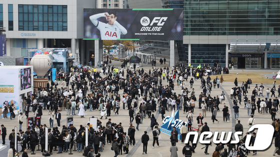 벡스코서 개막한 '지스타 2023'…관람객들로 북적
