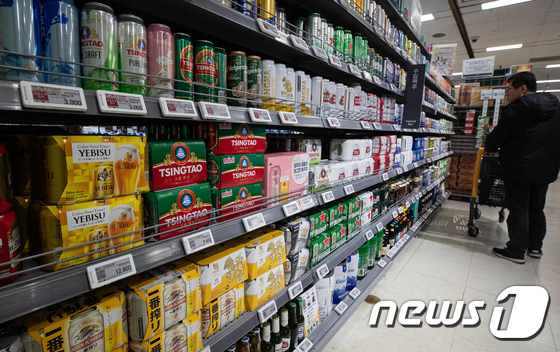 '칭따오 방뇨 논란' 중국 맥주 수입 '급감'…일본 맥주 수입 '급증'