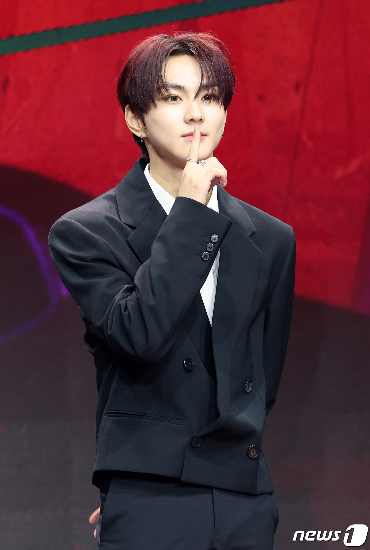 (서울=뉴스1) 김진환 기자 = 아이돌 그룹 엔하이픈(ENHYPEN)의 정원이 16일 오후 서울 광진구 광장동 예스24라이브홀에서 열린 미니 5집 ‘ORANGE BLOOD’ 발매 …