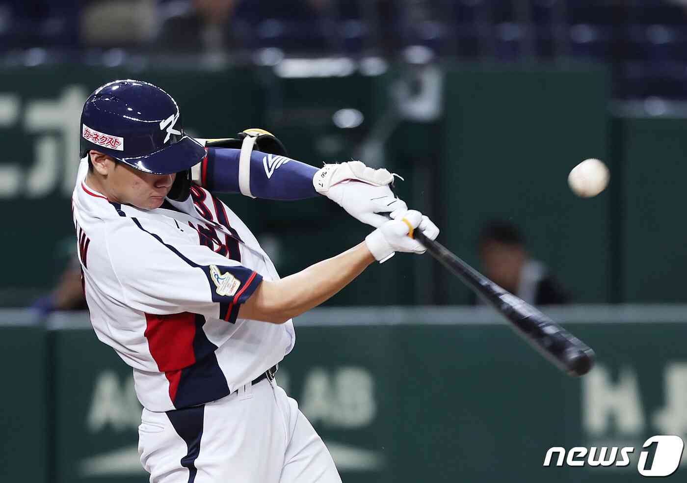 16일 오후 일본 도쿄돔에서 열린 '2023 아시아프로야구챔피언십(APBC)' 대한민국과 호주의 경기 8회말 2사 3루 상황, 대한민국 김주원이 적시타를 치고 있다. 2023.11.16/뉴스1 © News1 이재명 기자