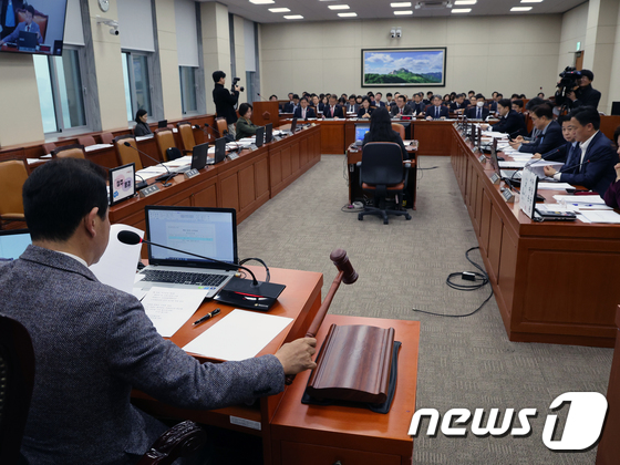 與 불참 속에 진행되는 국회 환노위 전체회의