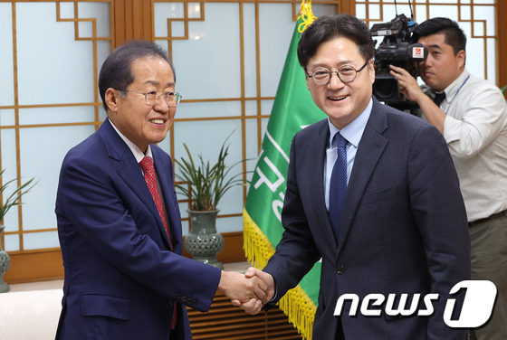 홍익표 원내대표, 홍준표 대구시장 면담