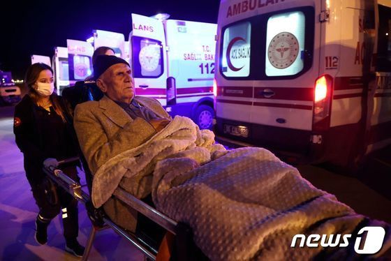 [사진] 이집트 거쳐 튀르키예 도착한 가자 지구 암 환자