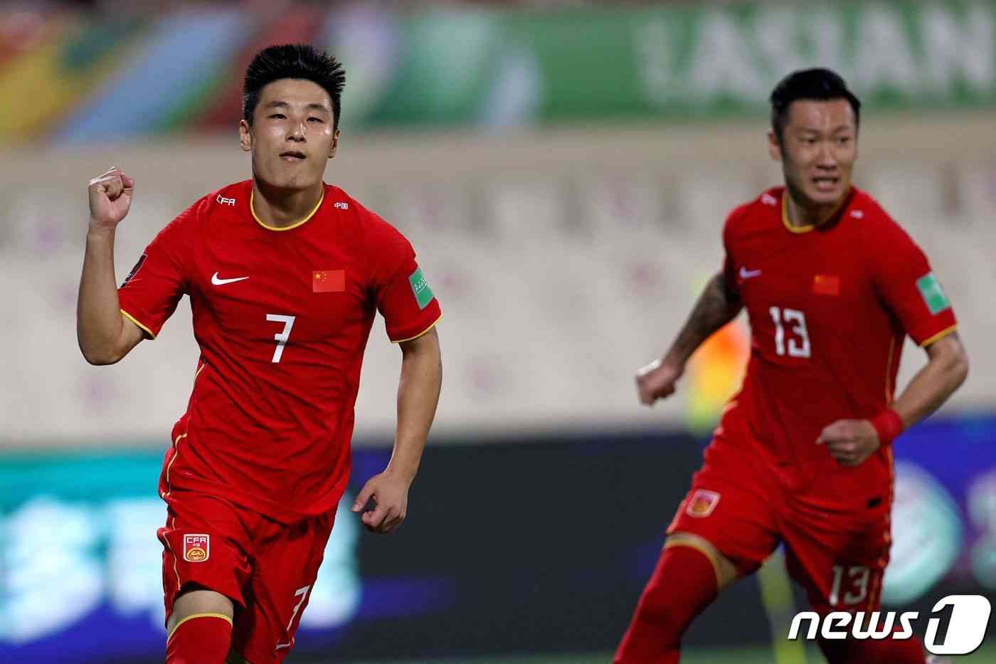 중국 대표팀의 우레이(왼쪽) © AFP=뉴스1
