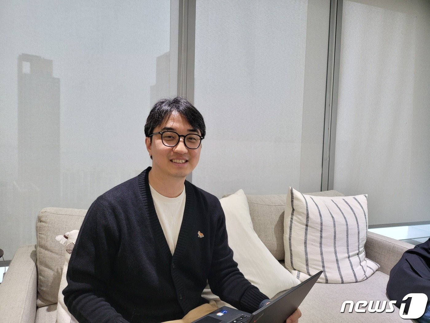 본문 이미지 - 이재현 제이앤피메디 이사가 회사 소개를 하고 있다. 2023.11.16 ⓒ News1 황진중 기자