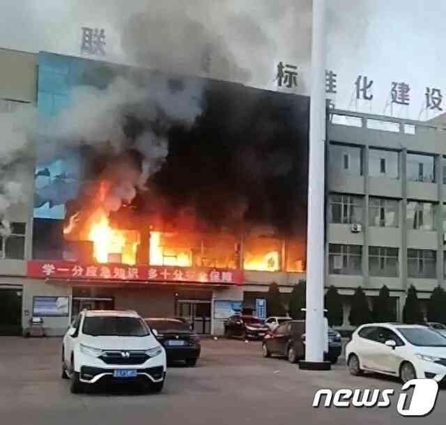 16일 중국 산시성의 한 석탄회사 건물에서 화재 사고가 발생, 26명이 숨지고 38명이 부상했다. (웨이보 갈무리) 