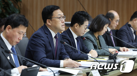 모두 발언하는 김병환 기재부 1차관