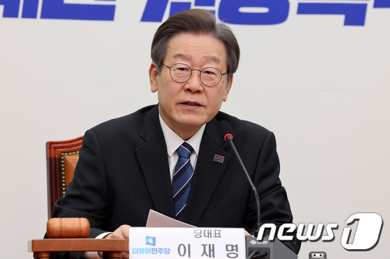 이재명 대표 "윤 대통령, 말 아닌 행동으로 횡재세 도입 협력하라"