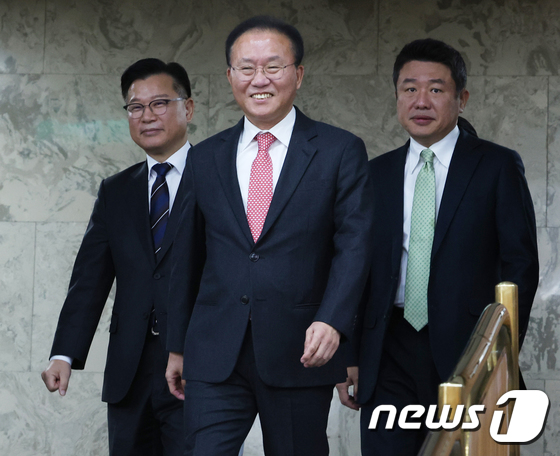원내대책회의 참석하는 윤재옥 원내대표