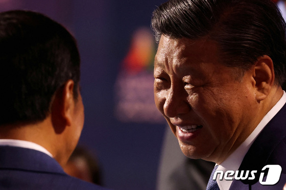 [사진] APEC CEO 서밋 참석해 환하게 웃는 시진핑 주석