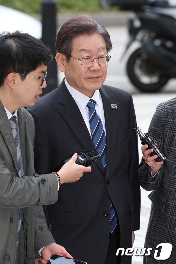 법정 향하는 이재명 대표