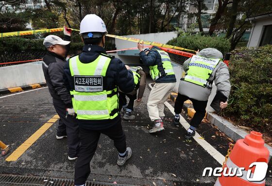 일산 아파트 지하주차장 기둥 '철근노출 파손'…긴급통제