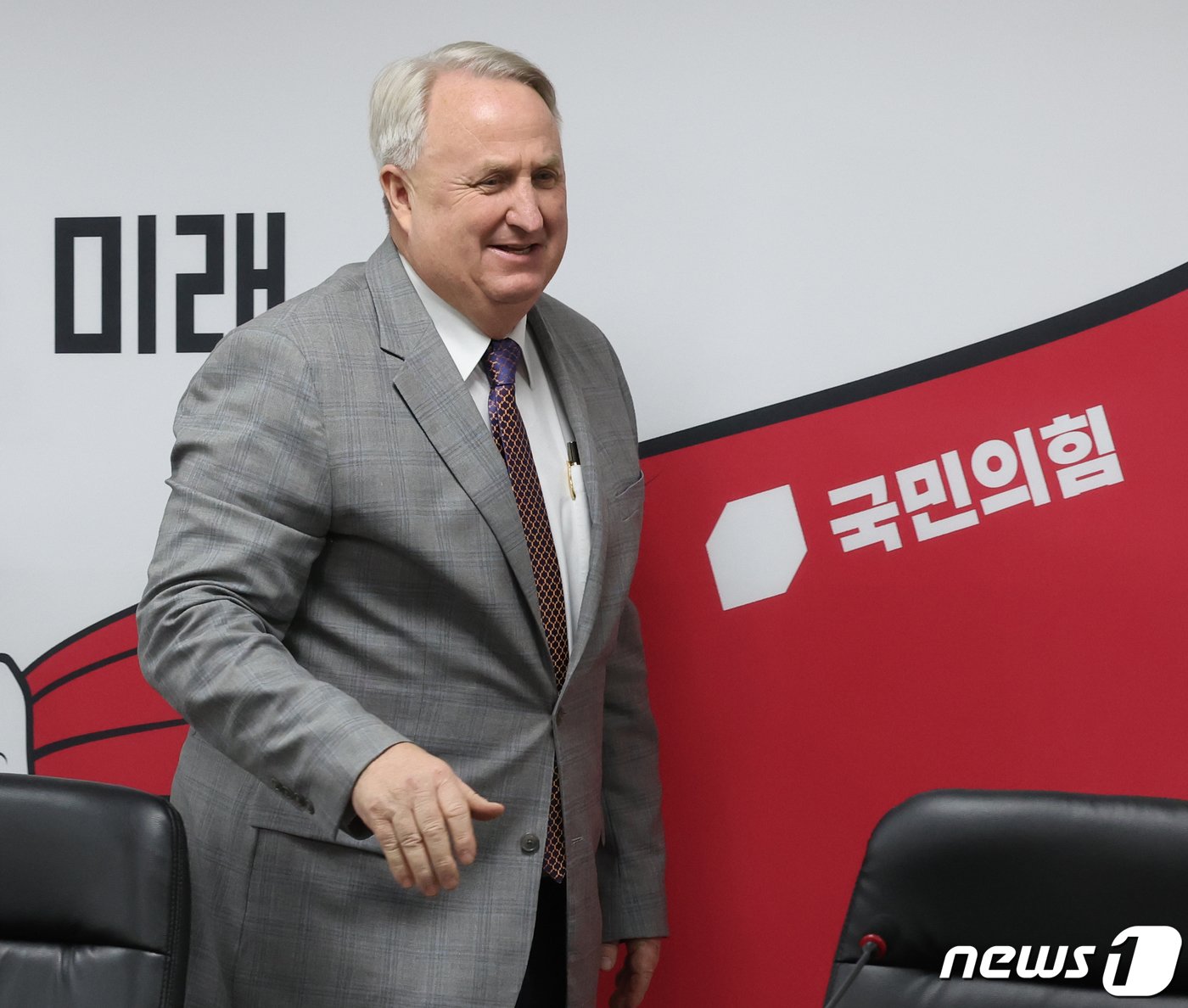 본문 이미지 - 인요한 국민의힘 혁신위원장이 17일 서울 여의도 국민의힘 당사에서 열린 제8차 혁신위원회 전체회의에 참석하고 있다. 2023.11.17/뉴스1 ⓒ News1 송원영 기자