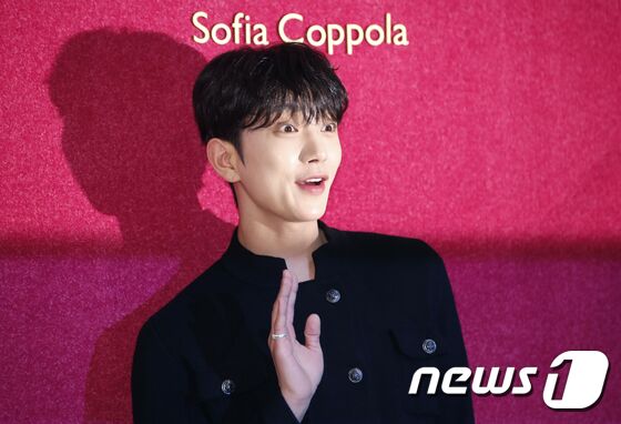세븐틴 조슈아, 팬 환호에 눈빛과 표정으로 화답