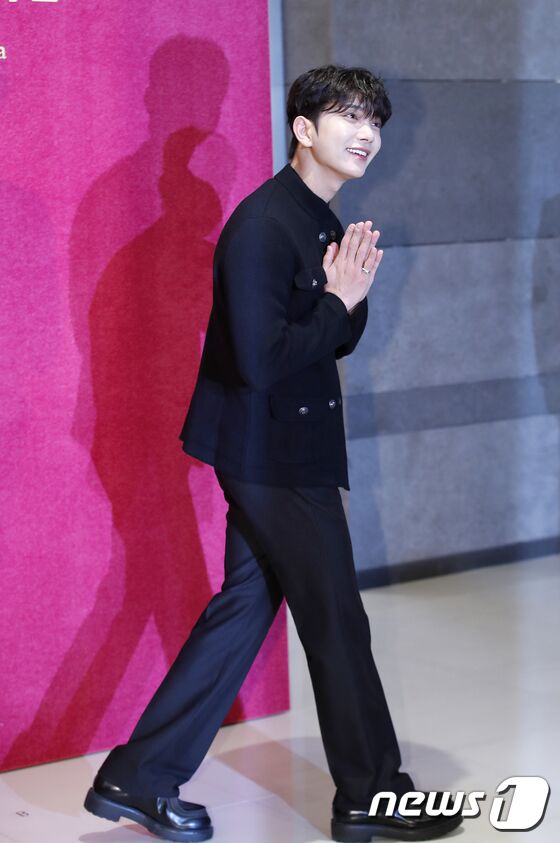 세븐틴 조슈아, 첫눈처럼 설레게 하는 미소