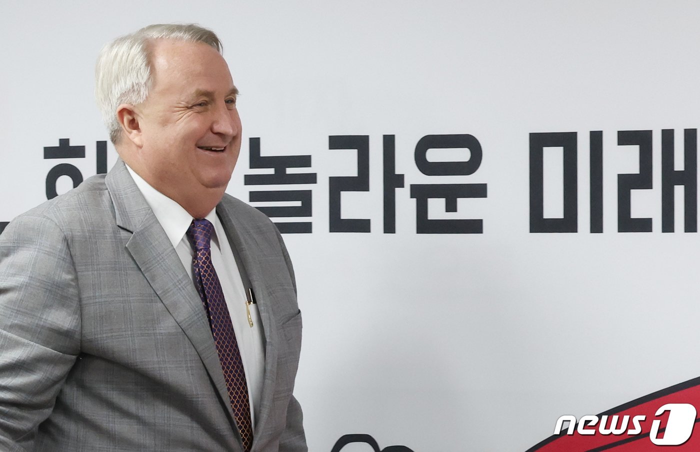 본문 이미지 - 인요한 국민의힘 혁신위원장이 17일 서울 여의도 국민의힘 당사에서 열린 제8차 혁신위원회 전체회의에 참석하고 있다. 2023.11.17/뉴스1 ⓒ News1 송원영 기자