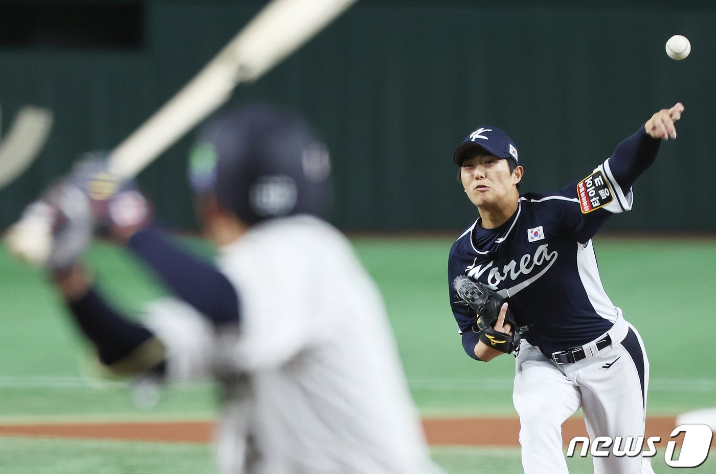 17일 오후 일본 도쿄돔에서 열린 &#39;2023 아시아프로야구챔피언십&#40;APBC&#41;&#39; 대한민국과 일본의 경기에서 대한민국 선발 투수로 나선 이의리가 역투하고 있다. 2023.11.17/뉴스1 ⓒ News1 이재명 기자