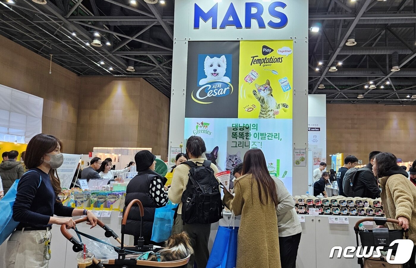 본문 이미지 - 반려동물 산업 전시회 '2023 메가주 일산'이 17일 경기 고양시 킨텍스에서 열렸다. ⓒ 뉴스1 최서윤 기자