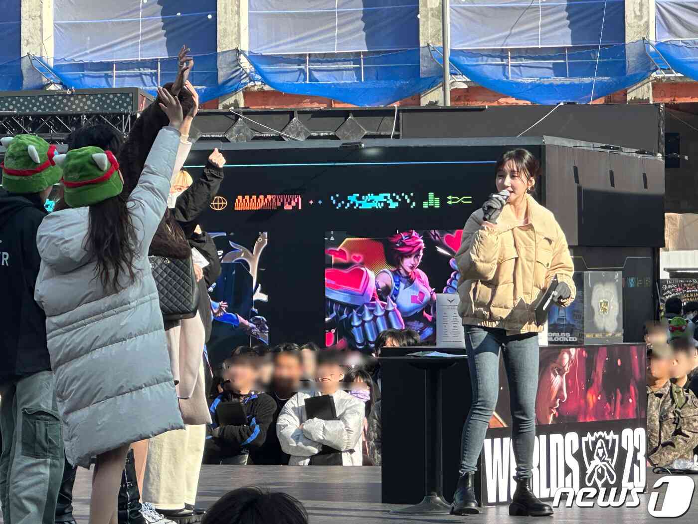 광화문 광장에서 윤수빈 아나운서가 행사를 진행하고 있다. 2023.11.18/뉴스1 © News1 금준혁 기자