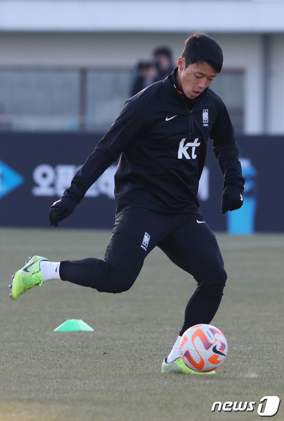 훈련하는 황희찬