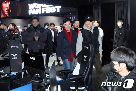 롤드컵 팬페스트 현장 찾은 오세훈 시장