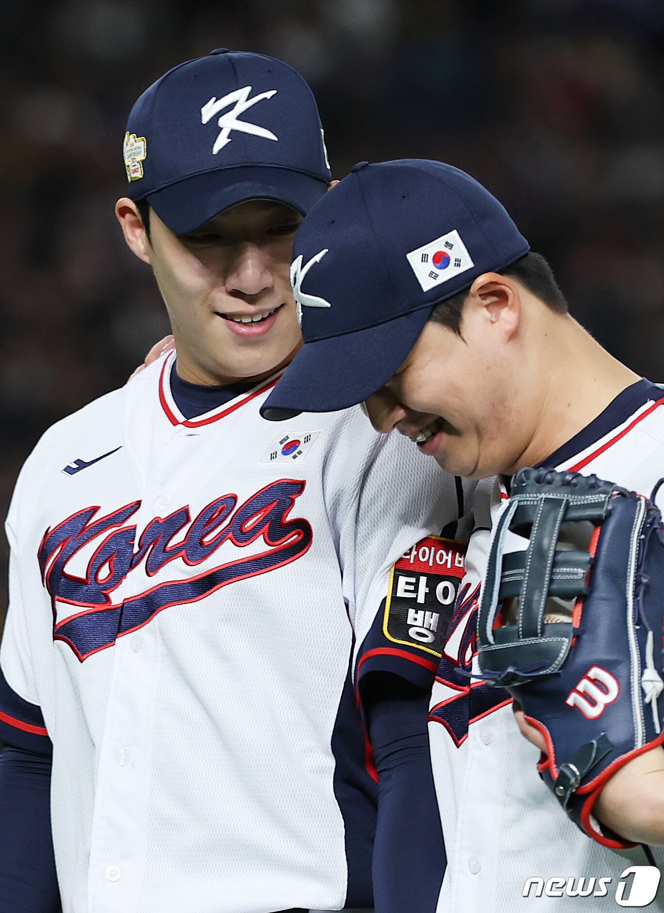 본문 이미지 - 2023년 APBC에서 함께 대표팀에 발탁됐던 원태인&#40;왼쪽&#41;과 노시환. /뉴스1 DB ⓒ News1 이재명 기자