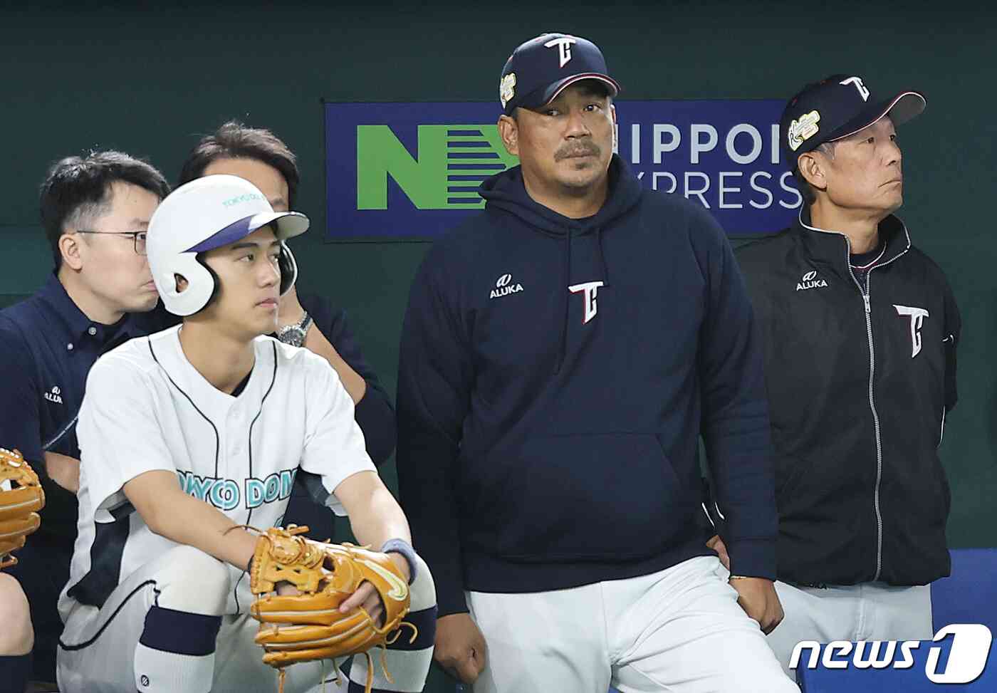 천진펑 대만 야구대표팀 감독이 18일 오후 일본 도쿄돔에서 열린 '2023 아시아프로야구챔피언십(APBC)' 대한민국과 대만의 경기를 지켜보고 있다. 2023.11.18/뉴스1 © News1 이재명 기자