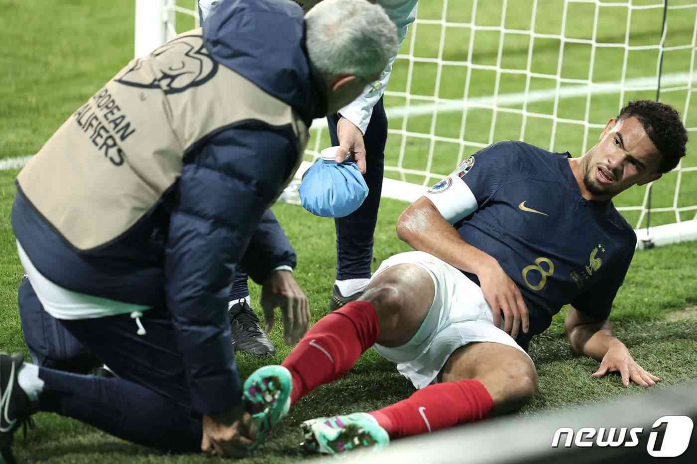 데뷔전에서 득점을 올린 뒤 20분 만에 부상으로 교체된 워렌 자이르 에머리. © AFP=뉴스1