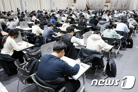 논술시험 응시한 수험생들