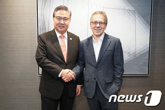 박진 외교장관, 이안 브레머 유라시아그룹 회장 면담