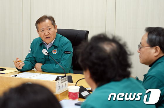 행정전산서비스 장애 대응 상황 점검하는 이상민 장관