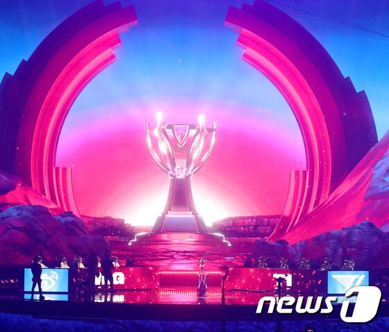 '롤드컵 우승 트로피의 주인은?'