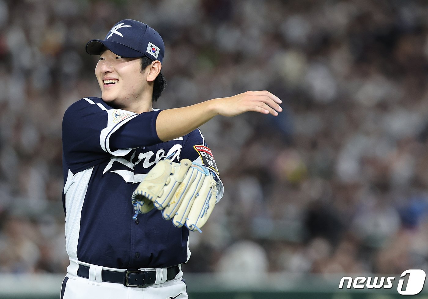 19일 오후 일본 도쿄돔에서 열린 &#39;2023 아시아프로야구챔피언십&#40;APBC&#41;&#39; 결승전 대한민국과 일본의 경기 5회말 이닝을 마친 대한민국 선발 곽빈이 더그아웃으로 향하고 있다. 2023.11.19/뉴스1 ⓒ News1 이재명 기자