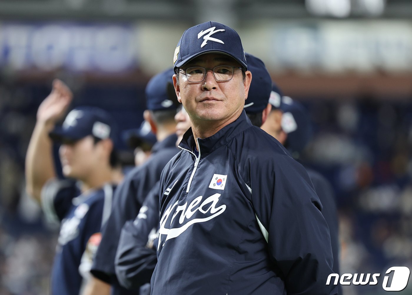 본문 이미지 - 류중일 야구대표팀 감독이 19일 오후 일본 도쿄돔에서 열린 '2023 아시아프로야구챔피언십(APBC)' 시상식에 참석해 있다. 이날 대한민국은 일본에게 3대4로 패배를 해 준우승을 차지했다. 2023.11.19/뉴스1 ⓒ News1 이재명 기자