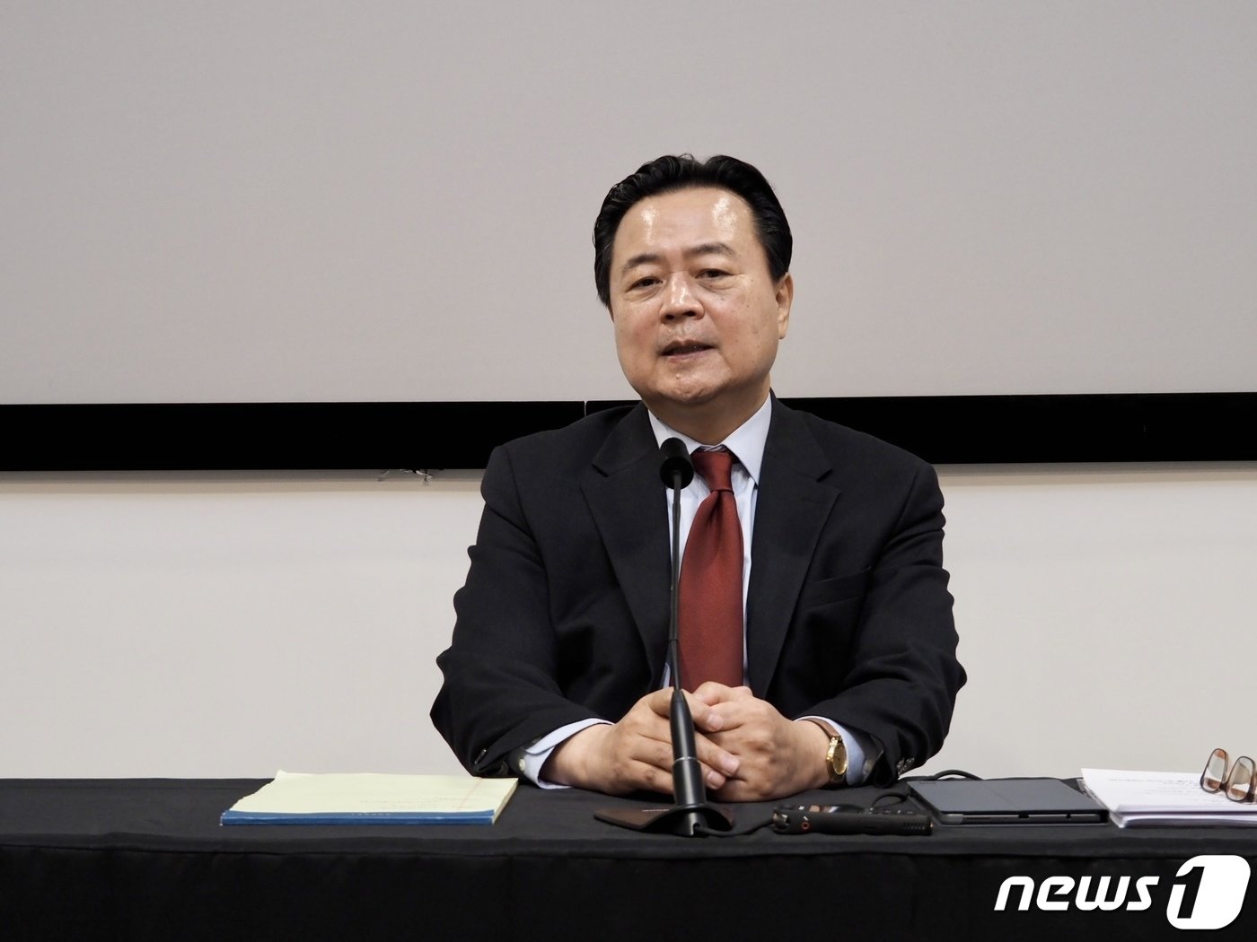 본문 이미지 - 조현동 주미대사가 1일&#40;현지시간&#41; 미 워싱턴DC 한국문화원에서 특파원들과 간담회를 갖고 있다. 사진은 워싱턴특파원단 제공. 2023.11.01. ⓒ News1 김현 특파원