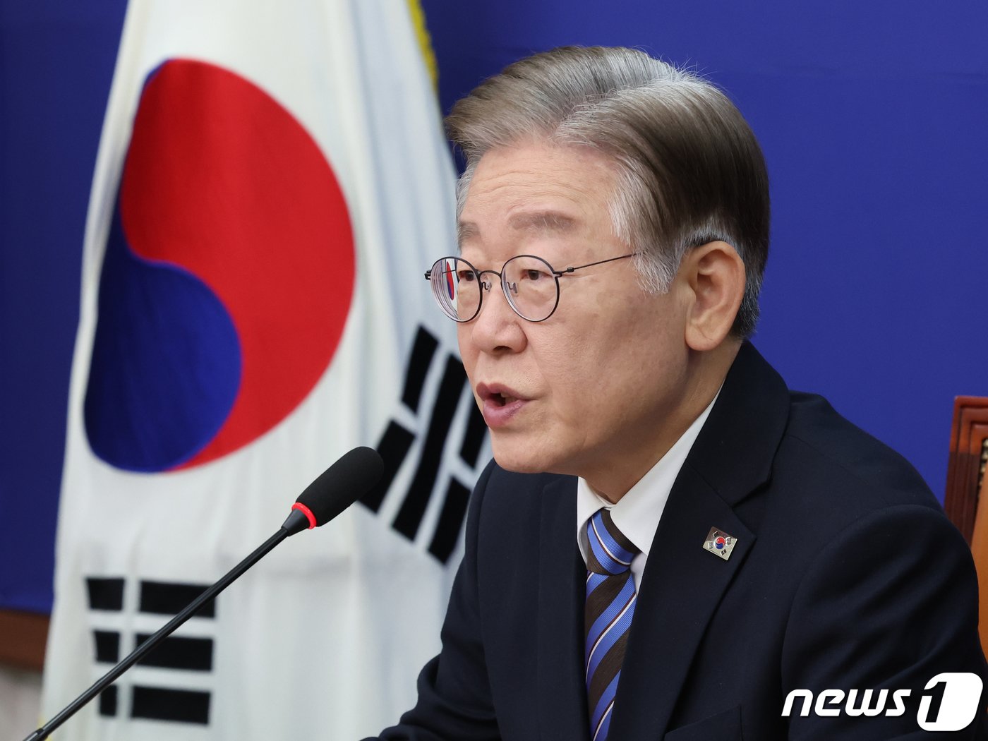 본문 이미지 - 이재명 더불어민주당 대표가 2일 서울 여의도 국회에서 민생경제 관련 기자회견을 하고 있다. 2023.11.2/뉴스1 ⓒ News1 송원영 기자