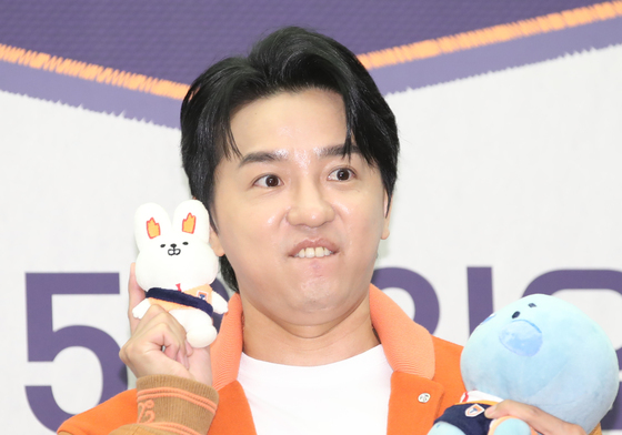 '수능교재 문항 부정거래 의혹' 일타강사 조정식 재판 시작