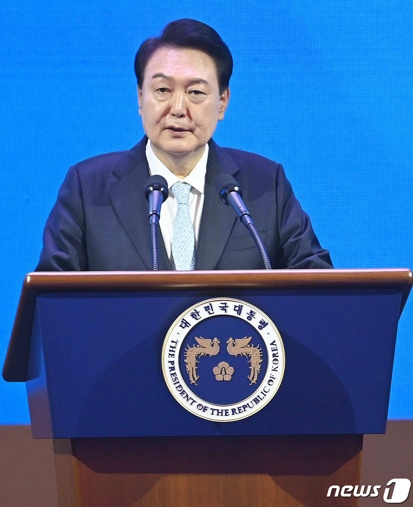 (대전=뉴스1) 김기태 기자 = 윤석열 대통령이 2일 오전 대전 유성구 대전컨벤션센터에서 열린 2023 지방시대 엑스포 및 지방자치 균형발전의 날 기념식에 참석해 기념사를 하고 있 …