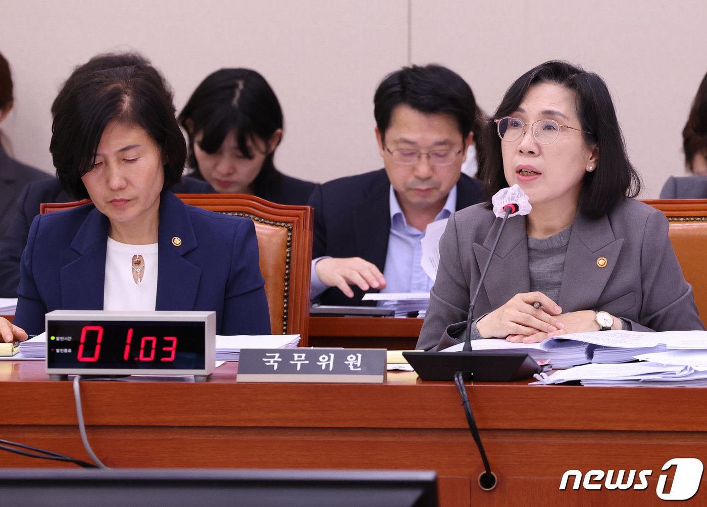 본문 이미지 - 김현숙 여성가족부 장관이 2일 서울 여의도 국회에서 열린 여성가족위원회의 여성가족부에 대한 국정감사에서 의원들의 질의에 답변하고 있다. 2023.11.2/뉴스1 ⓒ News1 송원영 기자